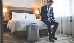 hotelroomman